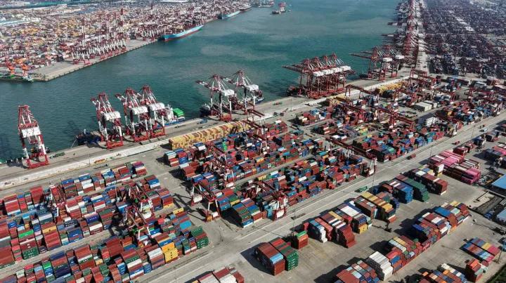 中美航运摩擦加剧，中国港口拥堵创年度纪录 | 跨境焦点