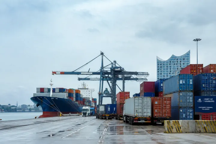 欧洲港口罢工背后：跨境供应链的“黑天鹅风险”正在增加