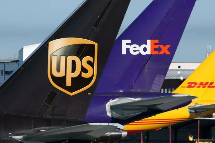DHL提前将该合作续约至2033年！UPS同步FedEx调整包裹计费规则！