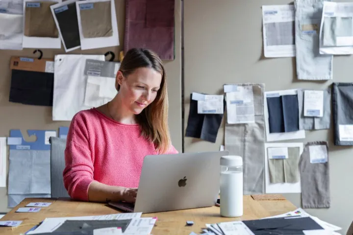 外贸网站建设找哪个公司划算？收费模式对比一览