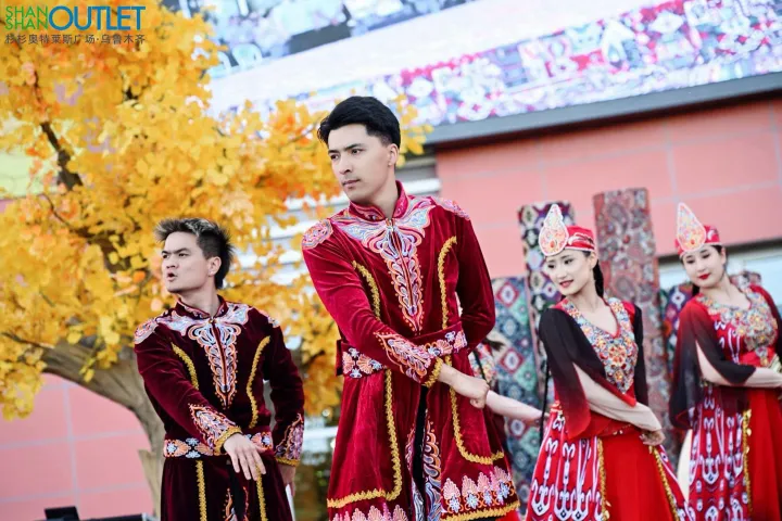 乌鲁木齐杉杉奥莱，为啥把自己活成了旅游景点？
