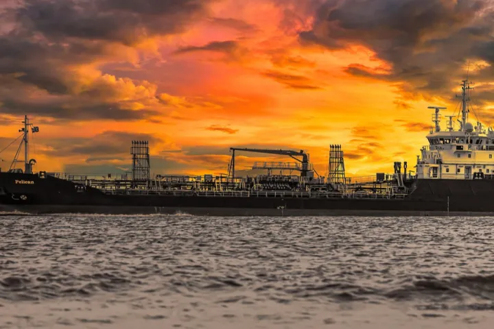 顺丰营收首破3000亿；中国一跨境企业拟港股上市；FedEx再登《财富》榜单