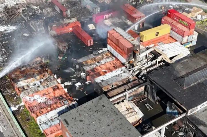 紧急！德国最大港口突发爆炸火灾，港口作业中断！