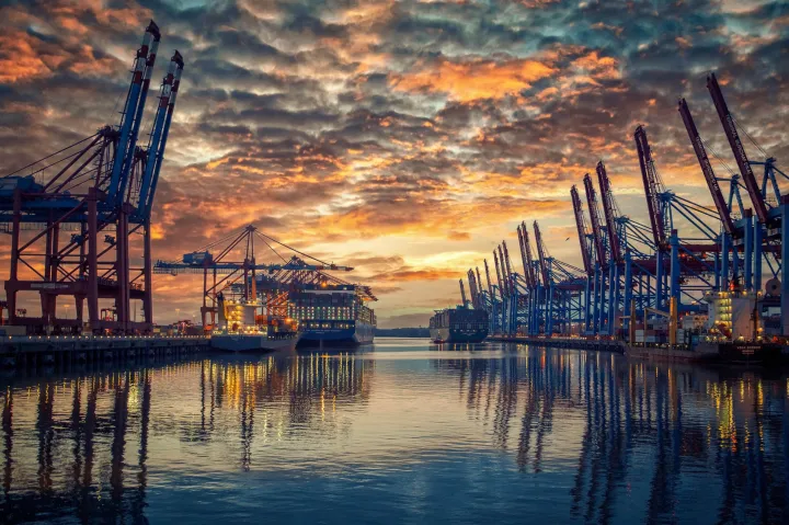 这艘从中国出发的集装箱船，宣布共同海损！