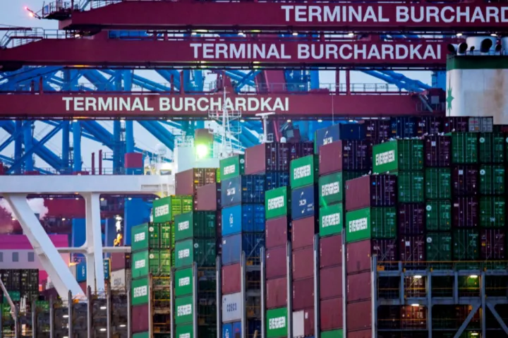 马士基紧急宣布：暂停靠港，停止订舱！航线运价飙升！