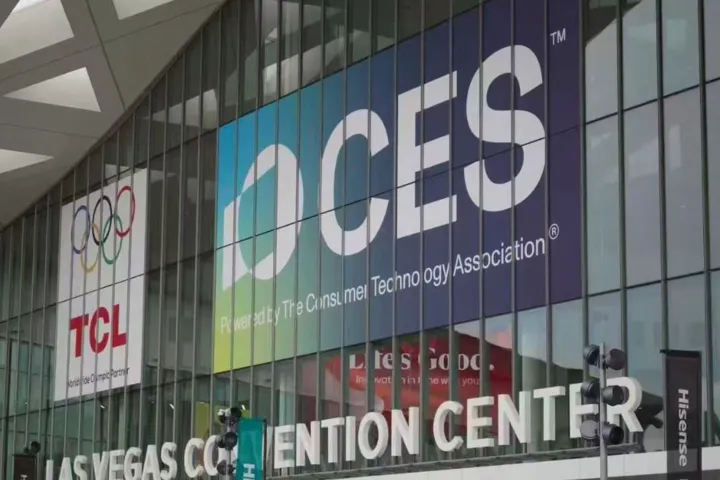 CES变成中国科技秀：机器人跳舞、熊猫获奖、眼镜会说话