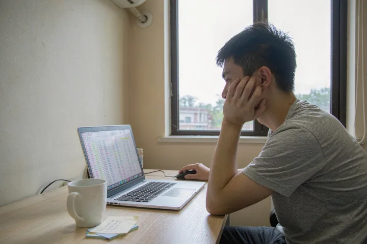 俄罗斯大盘收跌，OZON 成了当天最亮的成分股