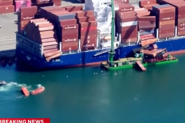 突发！美国长滩港码头事故，超60个集装箱坠海，曾挂靠盐田！