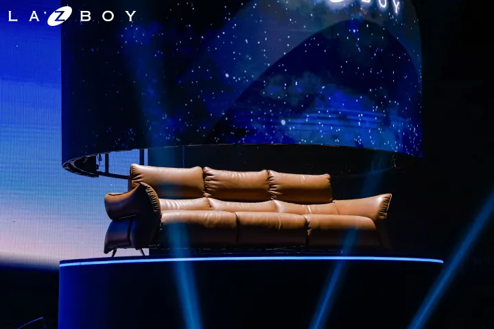 为用户“舒适权”而战，La-Z-Boy如何用技术创新改写高端家居叙事？