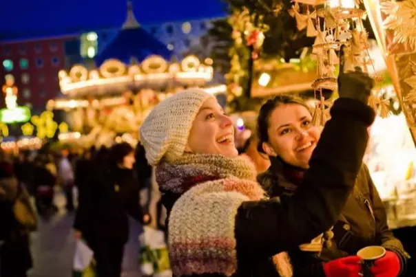 美国节日营销：跨境电商必备的社交媒体与广告策略