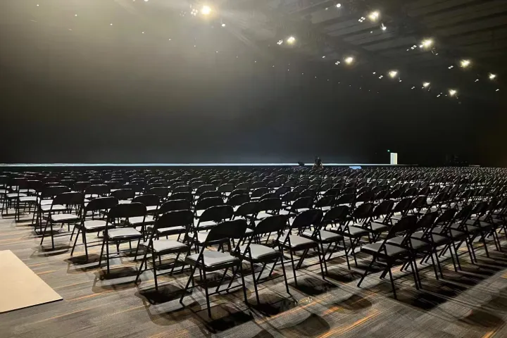 上海千人峰会活动家具租赁，大型场地适配排行！