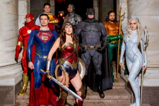 超级英雄VS经典动画：最具影响力的标志性服装盘点