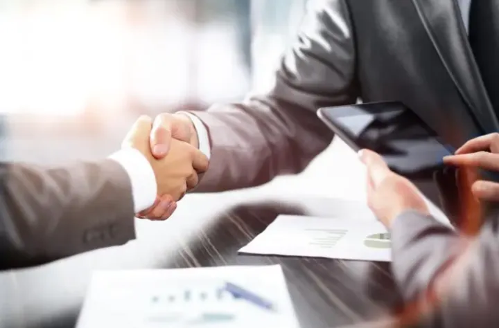 为应对国外客户来访，他做了这样的选择