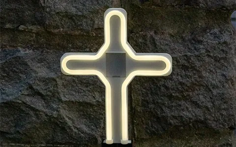 跨境侵权预警——十字架花园桩灯，美国外观专利侵权！