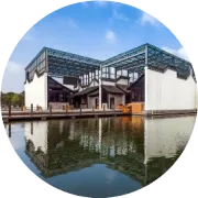 【嵊州文枫华美达广场酒店】高端温德姆系列，嵊州地标！满配4日聚会酒店来了丨599元，赠3自助早6正餐，棋牌K歌泳池，打卡越剧故里秘境