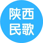 1983年，24岁的倪萍简直美出天际。忙完工作坐在吧台上休息的她，被摄影师抓拍，留下珍贵瞬间。