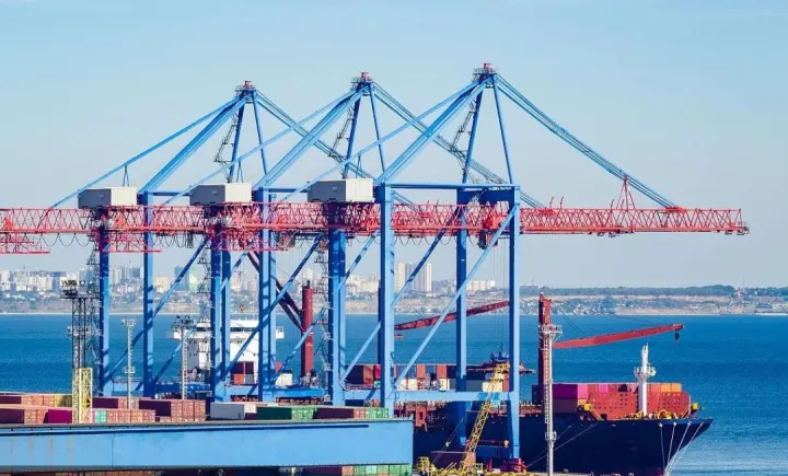 美国将斥百亿更换港口中国制造起重机，这对跨境电商有何影响？