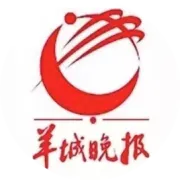 男子地铁上不让座遭老人怒斥：​我白发苍苍你没看见吗？网友为此吵翻了