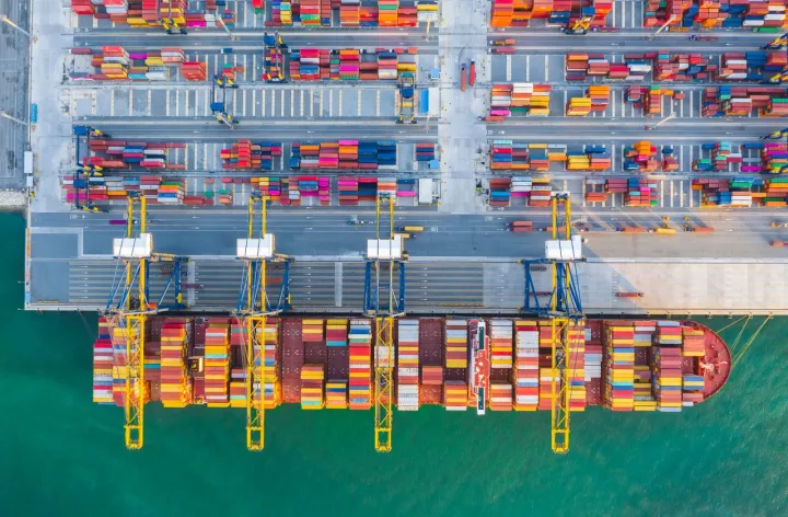 淡季不淡，海运费持续飙升，再现一箱难求！