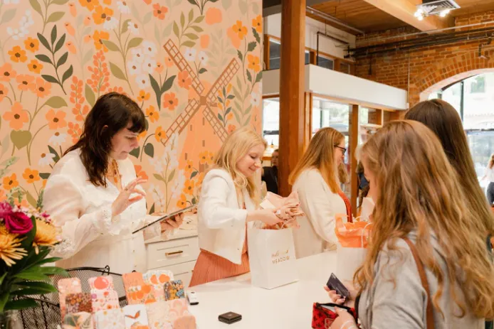 年收入超百万美金，年轻女卖家靠高颜值文具在TikTok发家