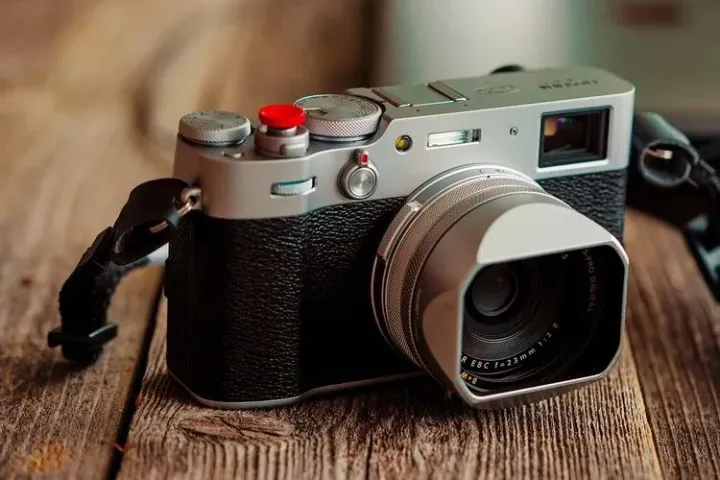 热点趋势|Z世代爱上傻瓜数码相机，二手货价格疯涨4倍