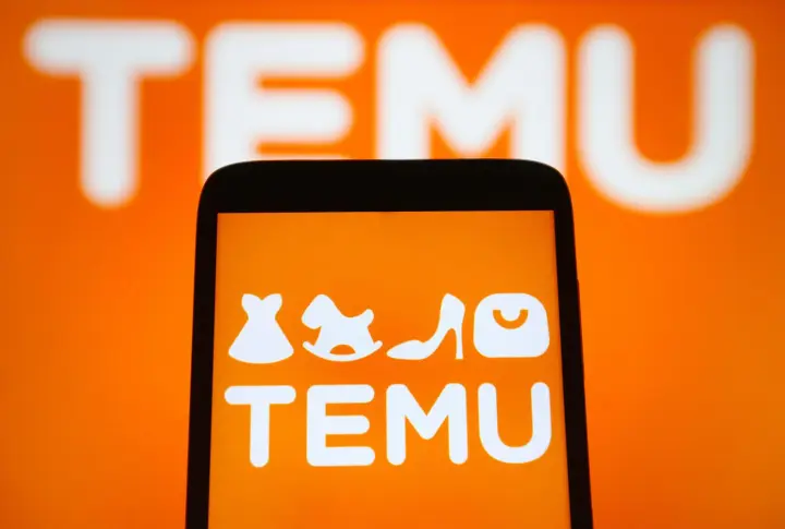 Temu新规实在太狠！逼得卖家拉横幅维权…