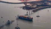 港口罢工！轮船撞塌美国大桥，多航线海运价暴涨