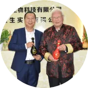 爱心献社会，真情暖人间