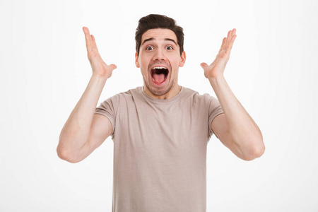 巴黎奥运会将至：这“泼天的富贵”还是给义乌人赚到了! 商户直呼：又爆单了！太忙了！