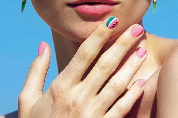 超3440万次观看，美甲贴火遍海外社媒！