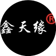 因为一个人恋上一座城，因为一扇门，爱上一个家。